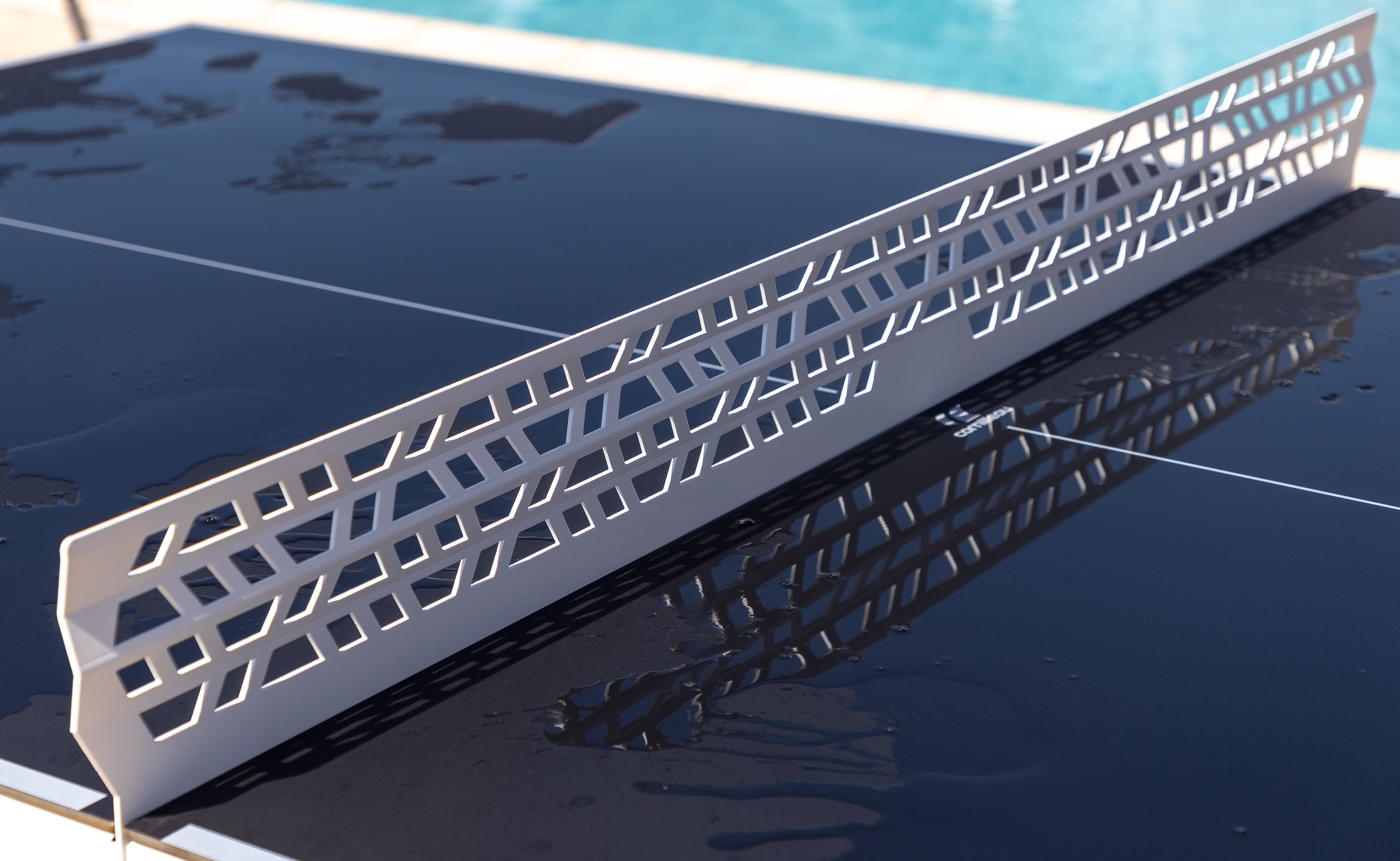 Cornilleau fixed steel net on an Origin table